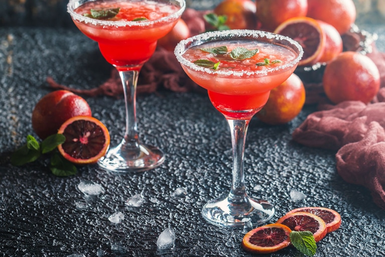 Ron Ron - Margarita de pomelo ein cocktail mit Grapefruit- oder Blutorangensaft, Agaven - und Ingwersirup