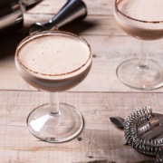 Ron Ron - Rum Alexander ist ein Cocktail mit dunkler Créme de Cacao, Sahne und feinstem Senor Ron Rumlikör